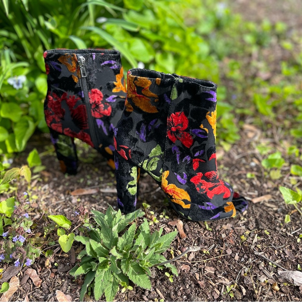 Y2K Steve Madden Velvet Floral Peep Toe Booties - Picture 6 of 8